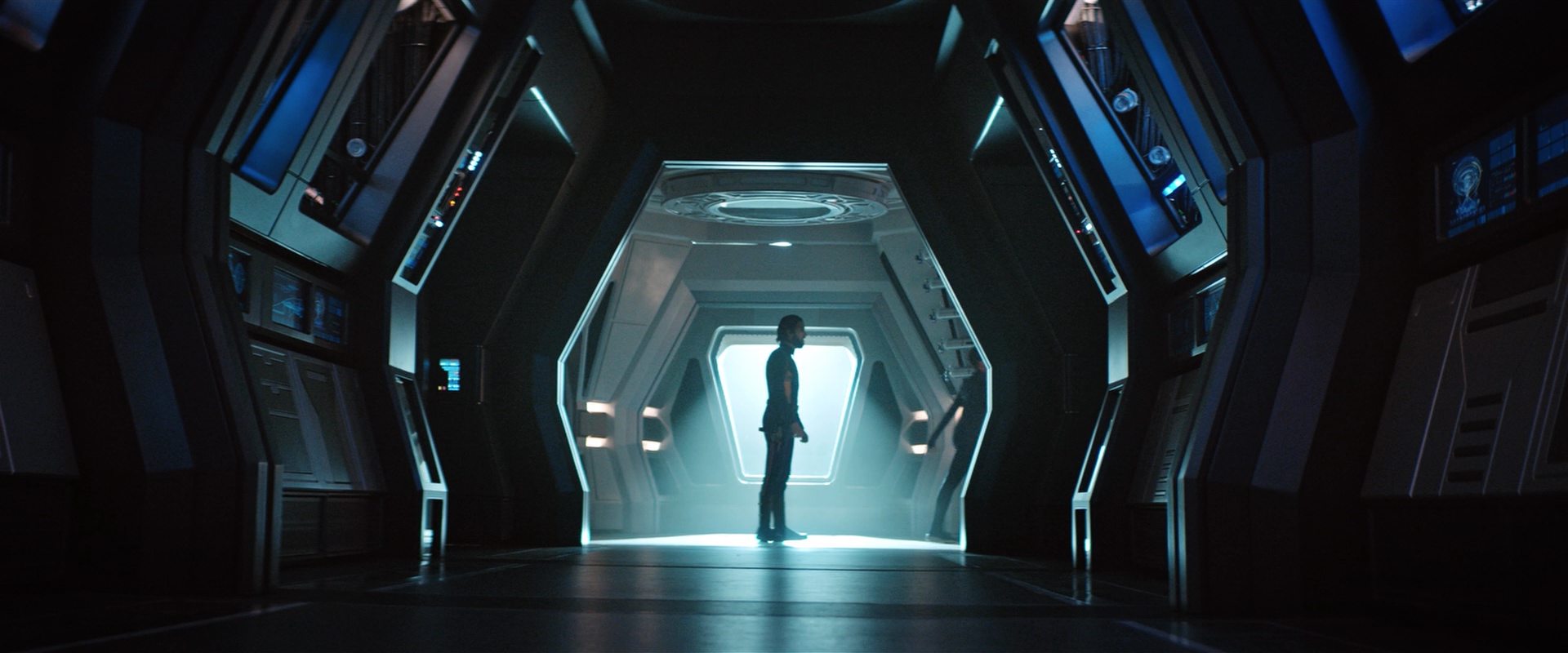 extant_StarTrekDiscovery_2x13-SuchSweetSorrowPart1_04454.jpg