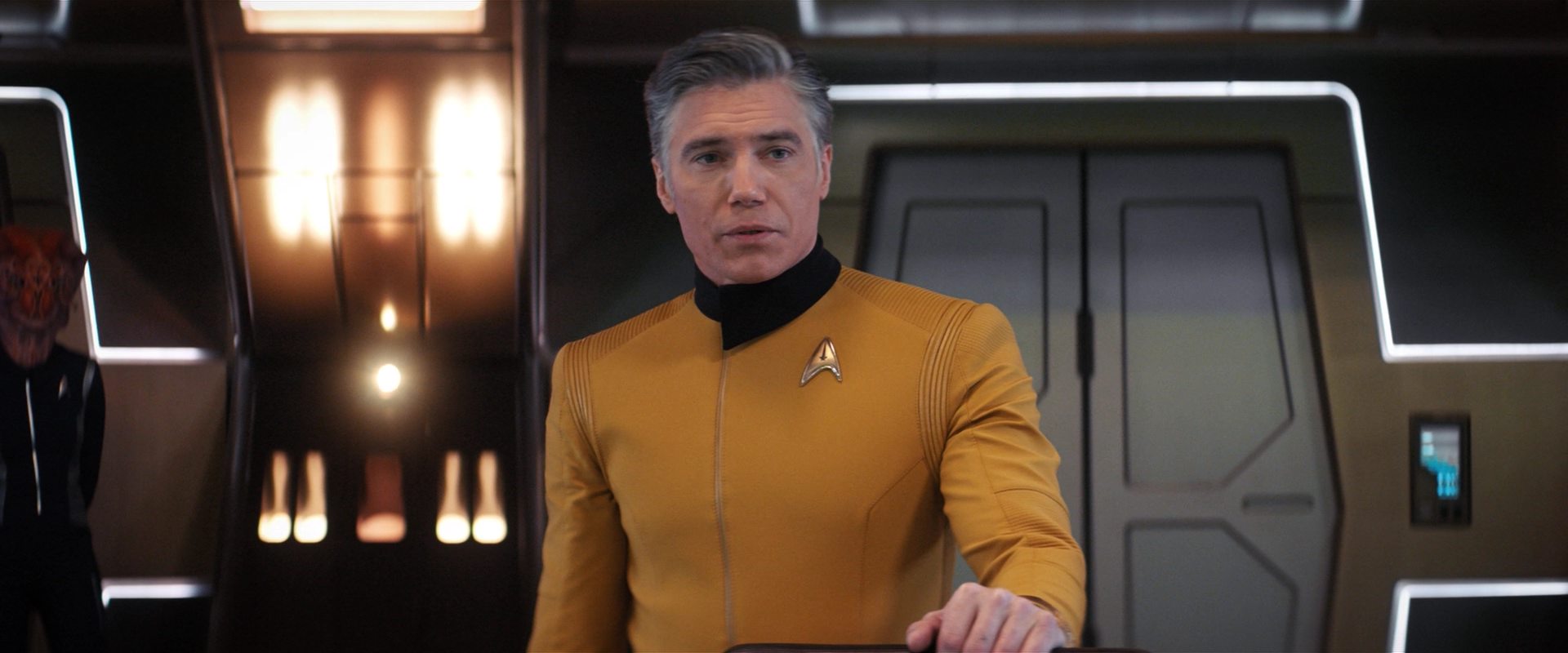 extant_StarTrekDiscovery_2x13-SuchSweetSorrowPart1_04745.jpg