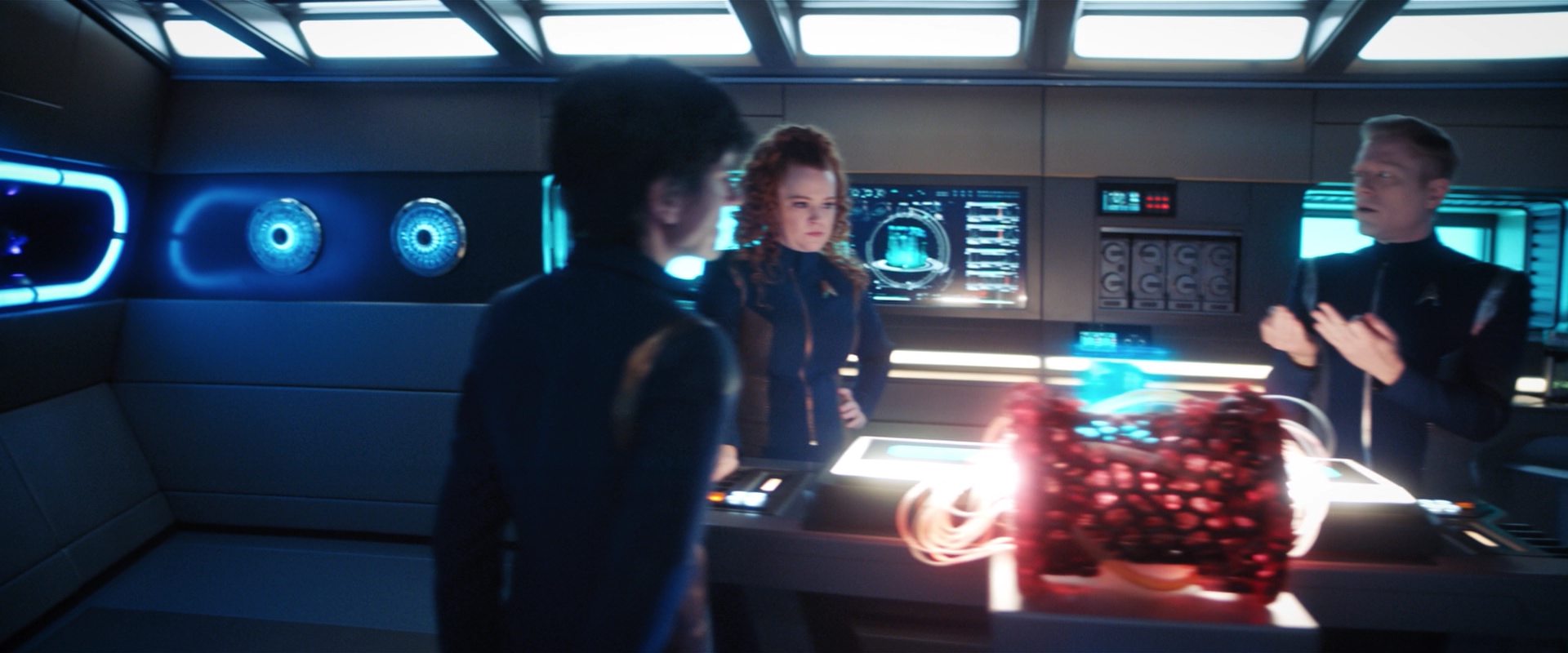 extant_StarTrekDiscovery_2x13-SuchSweetSorrowPart1_05168.jpg