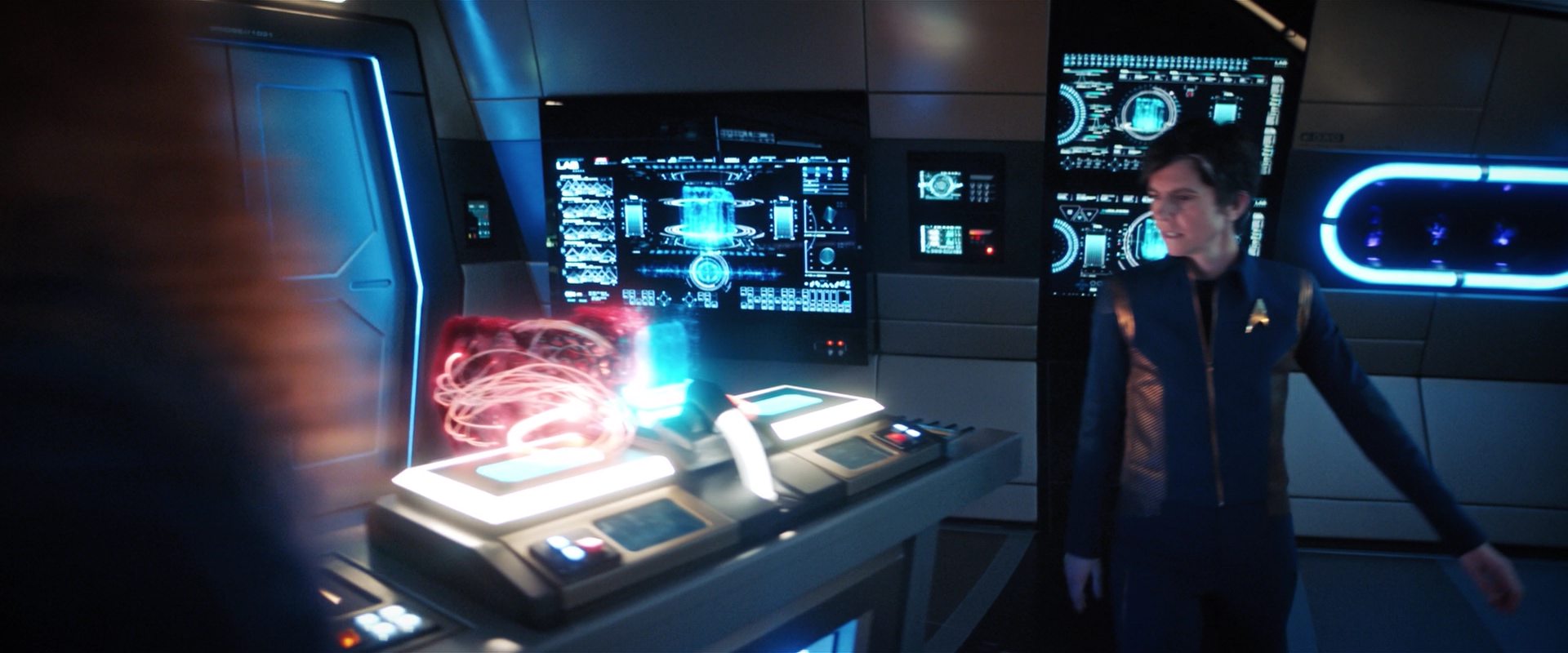 extant_StarTrekDiscovery_2x13-SuchSweetSorrowPart1_05317.jpg