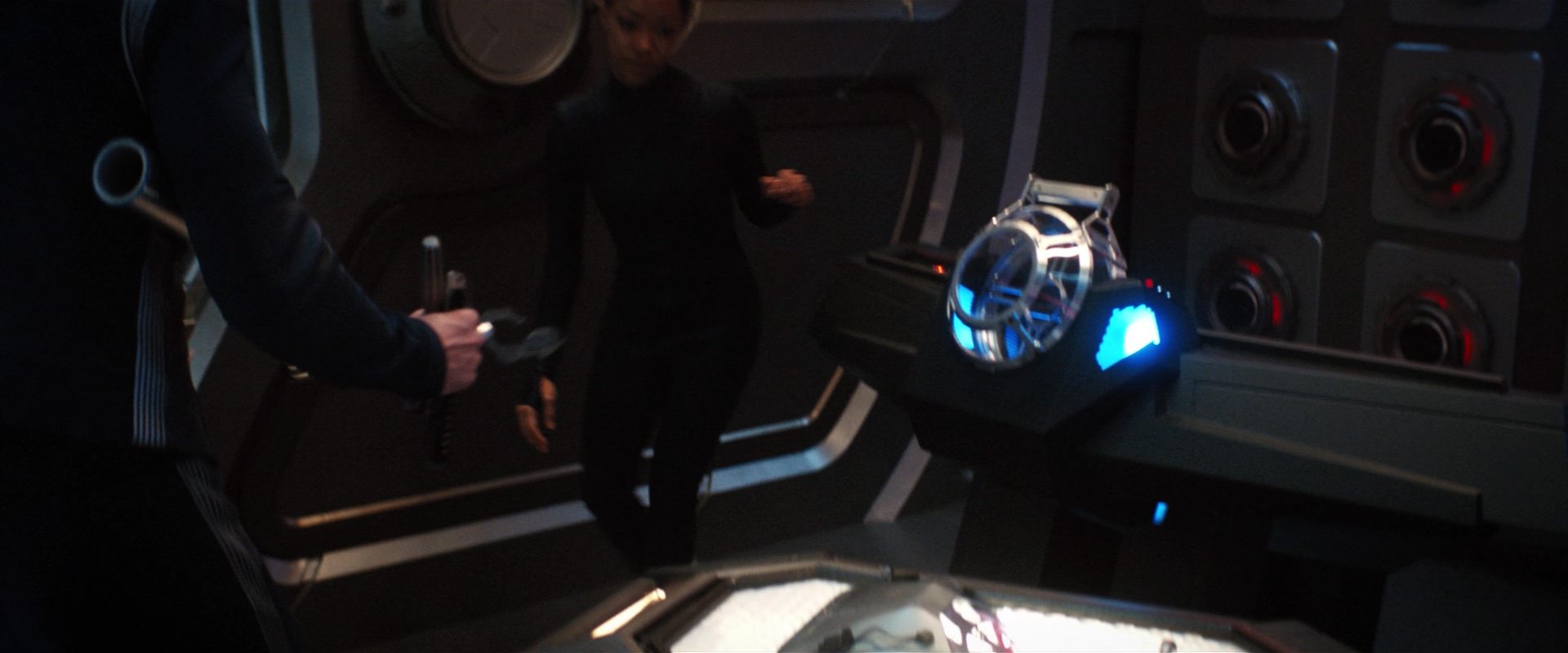extant_StarTrekDiscovery_2x14-SuchSweetSorrowPart2_00410.jpg