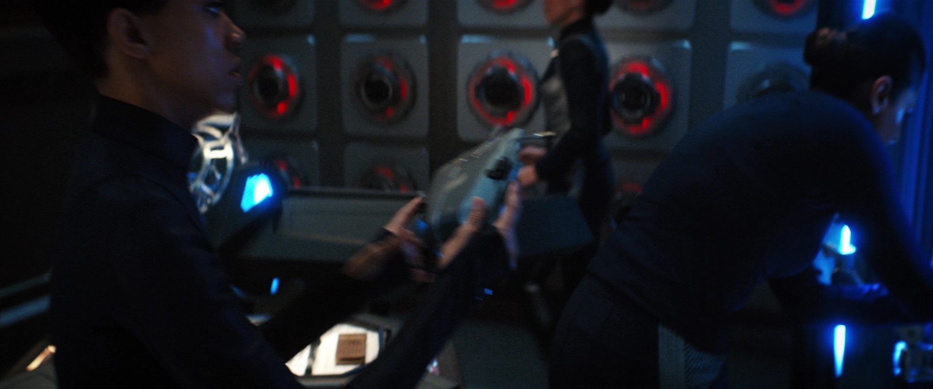extant_StarTrekDiscovery_2x14-SuchSweetSorrowPart2_00414.jpg