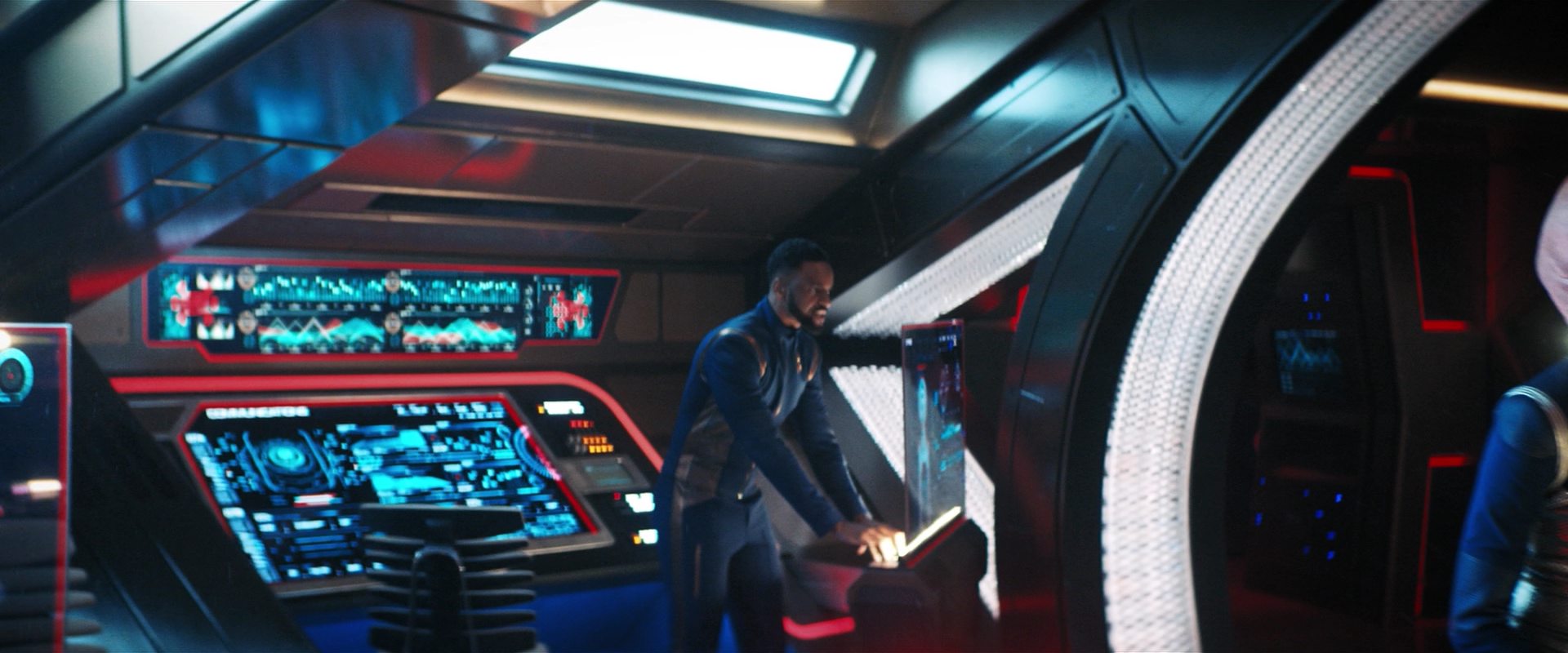extant_StarTrekDiscovery_2x14-SuchSweetSorrowPart2_01079.jpg