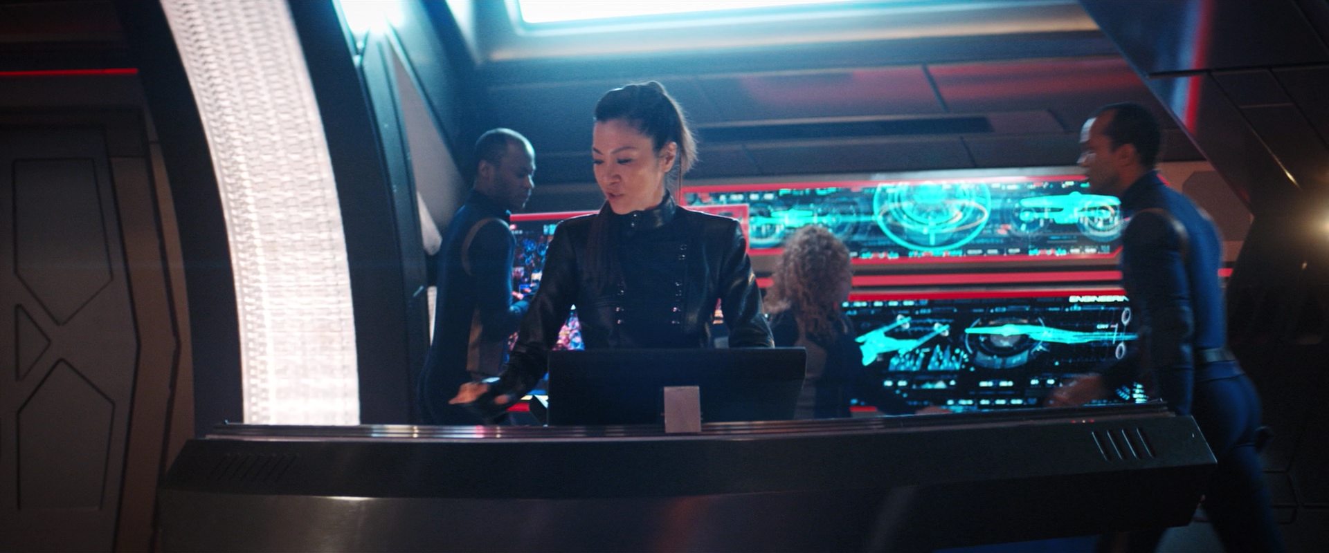 extant_StarTrekDiscovery_2x14-SuchSweetSorrowPart2_01322.jpg