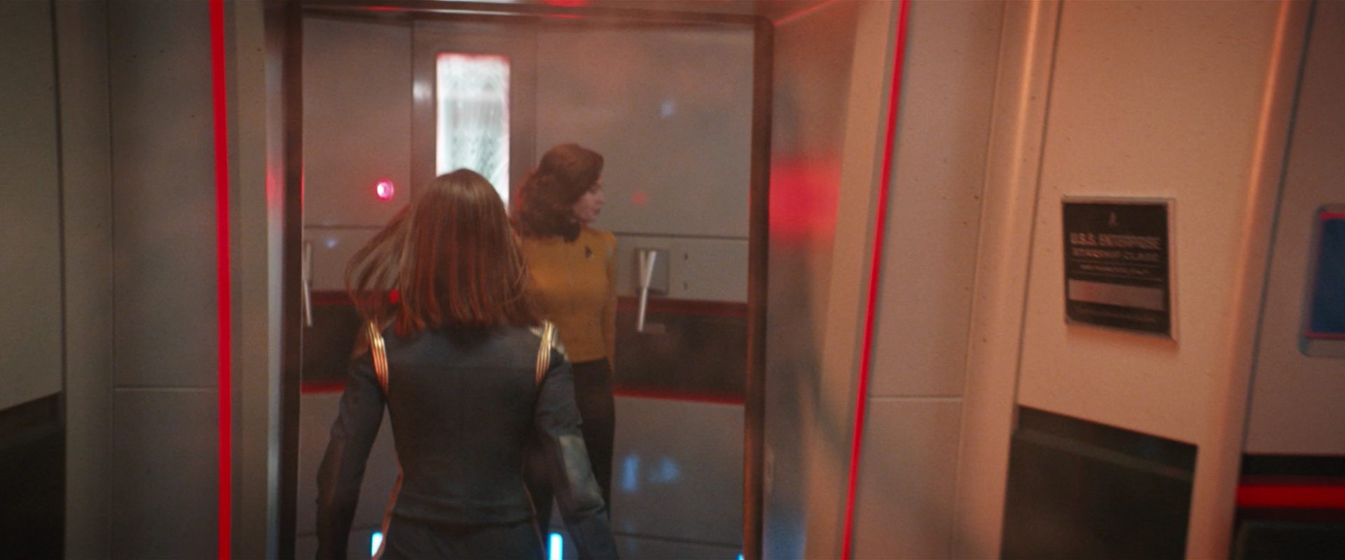 extant_StarTrekDiscovery_2x14-SuchSweetSorrowPart2_02865.jpg