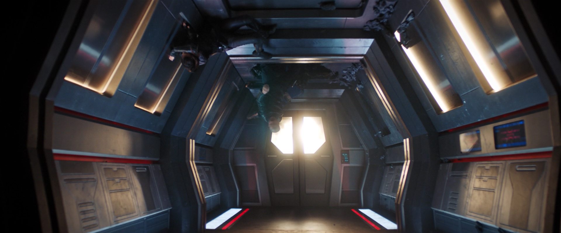 extant_StarTrekDiscovery_2x14-SuchSweetSorrowPart2_04578.jpg