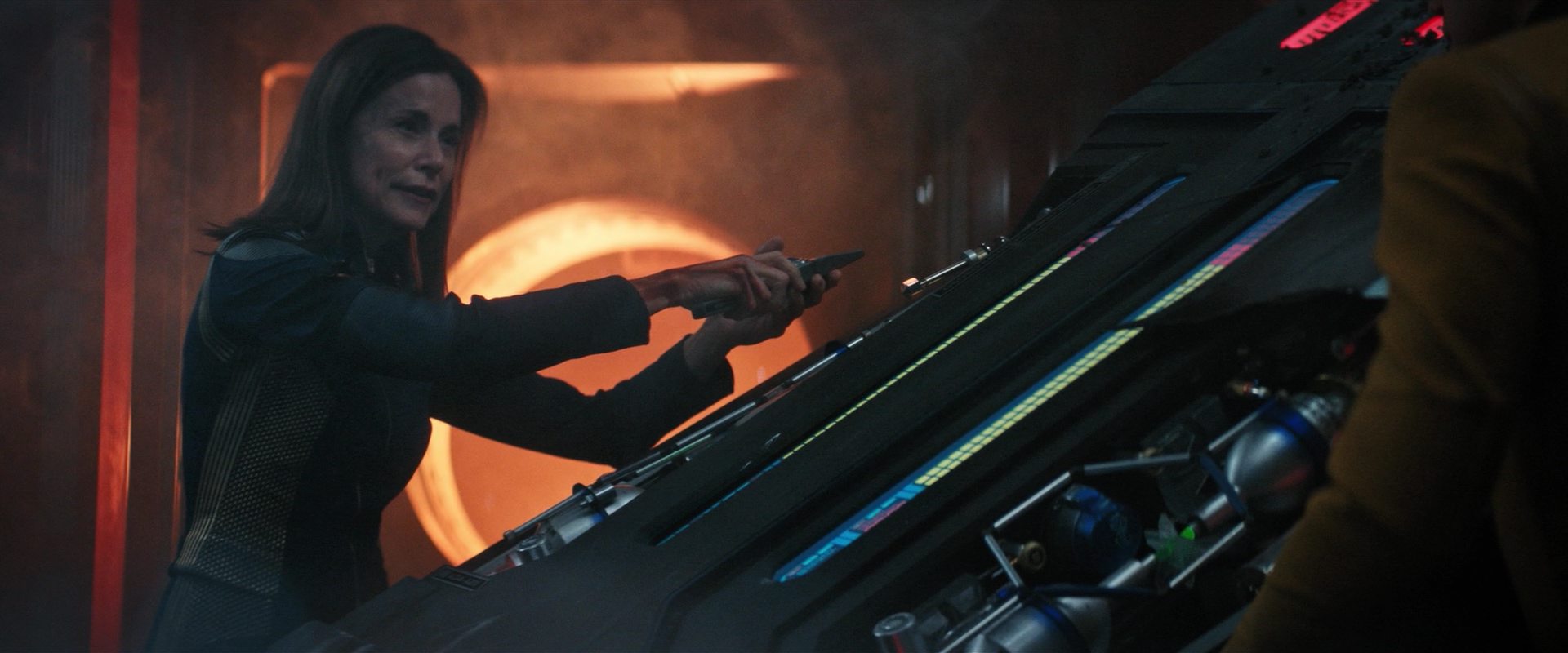 extant_StarTrekDiscovery_2x14-SuchSweetSorrowPart2_05318.jpg