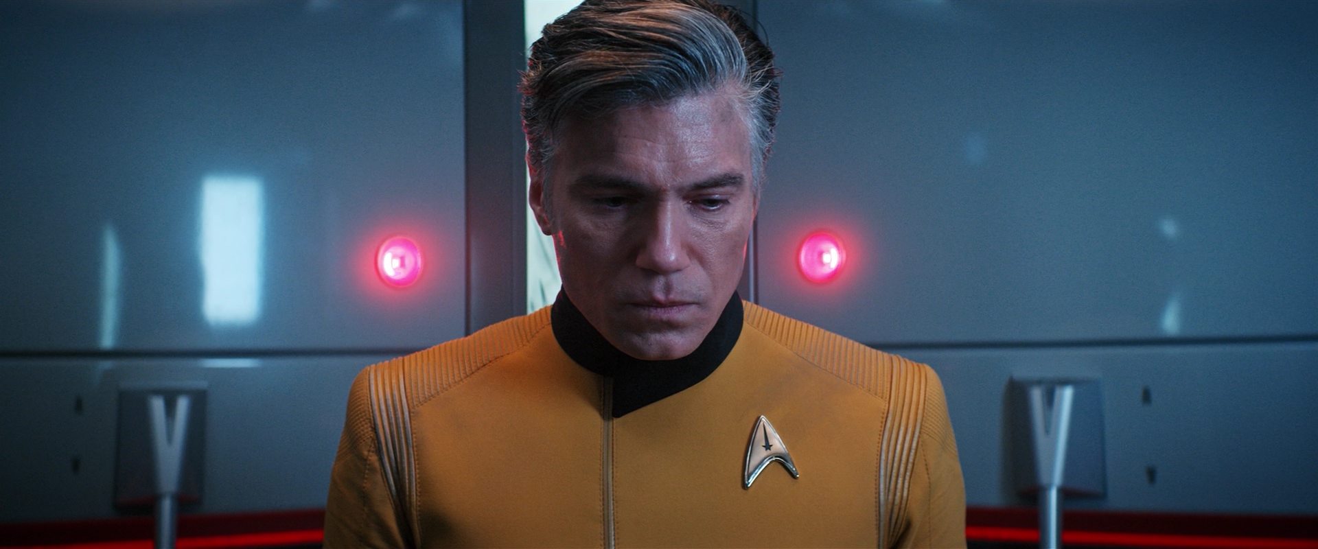 extant_StarTrekDiscovery_2x14-SuchSweetSorrowPart2_05546.jpg