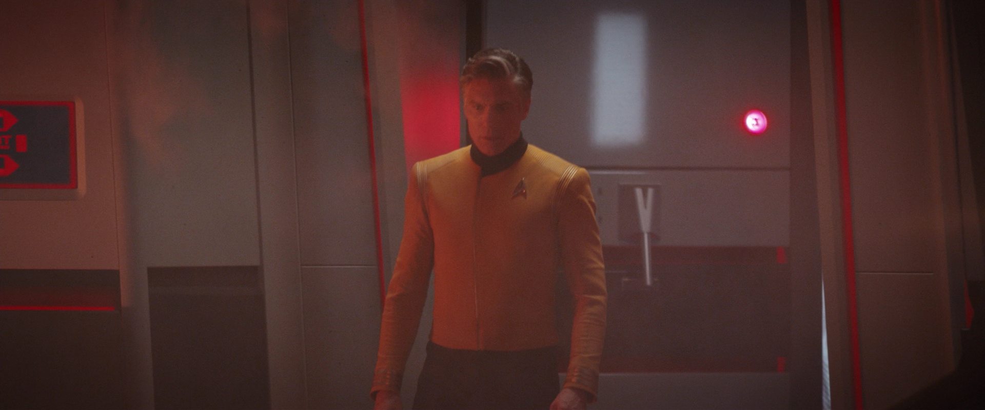 extant_StarTrekDiscovery_2x14-SuchSweetSorrowPart2_05993.jpg