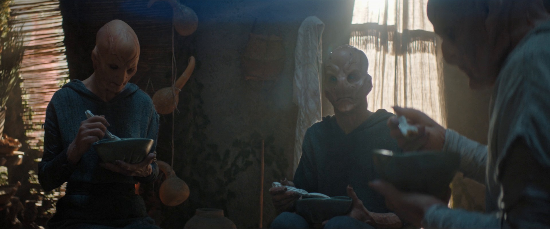 extant_StarTrekDiscovery_ShortTreks0003_TheBrightestStar_0412.jpg