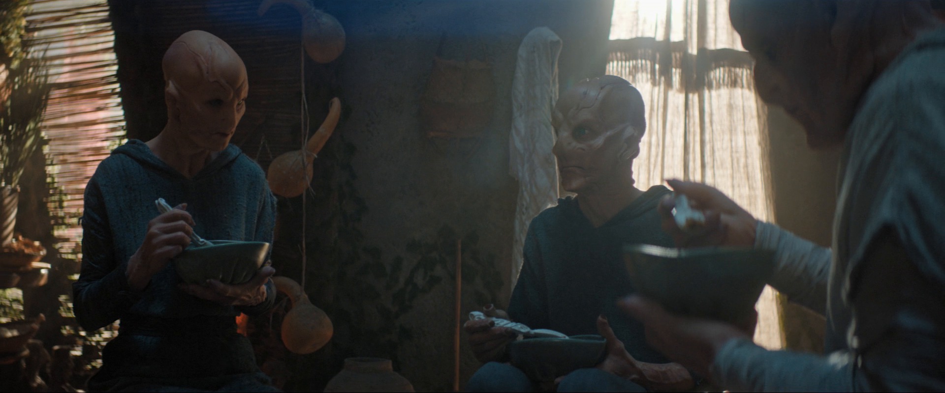 extant_StarTrekDiscovery_ShortTreks0003_TheBrightestStar_0413.jpg