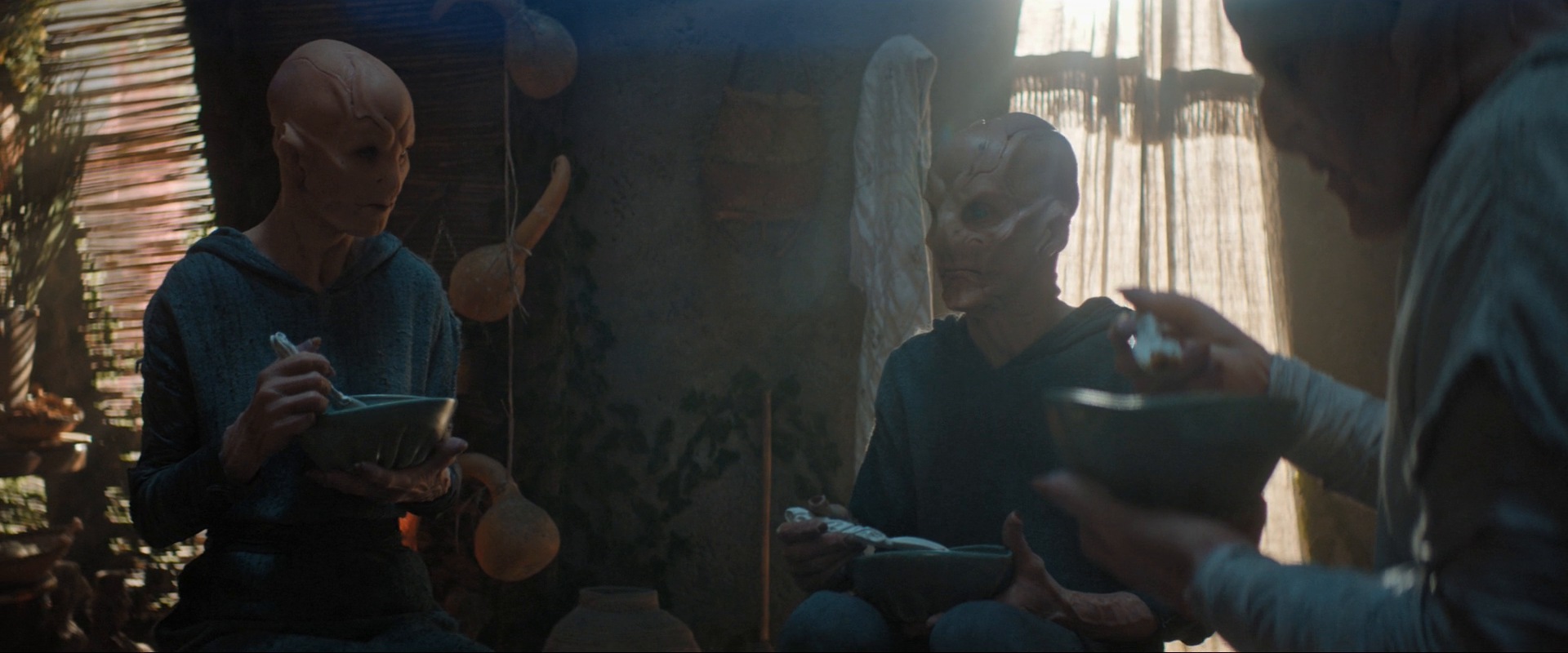 extant_StarTrekDiscovery_ShortTreks0003_TheBrightestStar_0414.jpg