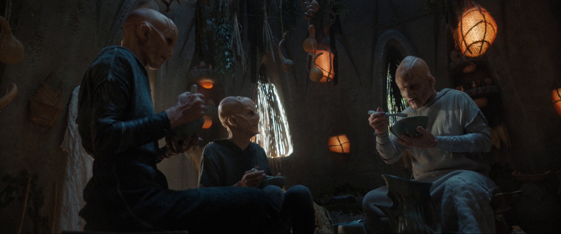 extant_StarTrekDiscovery_ShortTreks0003_TheBrightestStar_0420.jpg