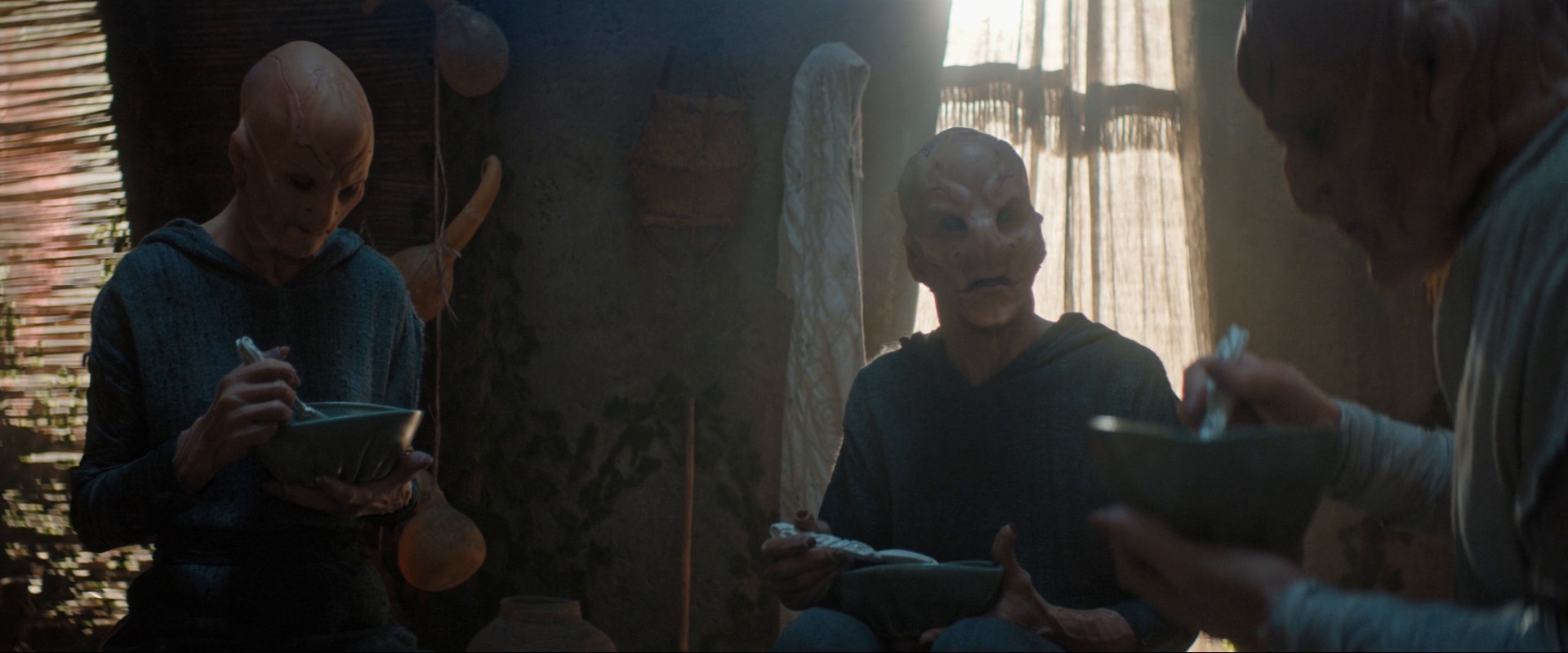 extant_StarTrekDiscovery_ShortTreks0003_TheBrightestStar_0424.jpg