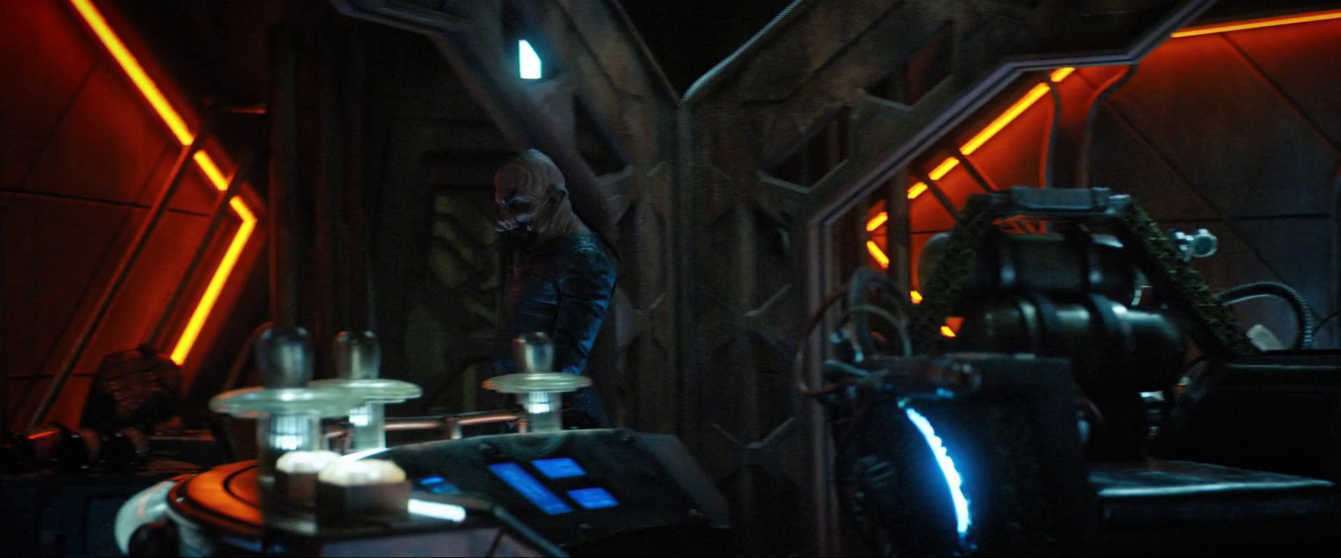 extant_StarTrekDiscovery_ShortTreks_0004_TheEscapeArtist_0271.jpg