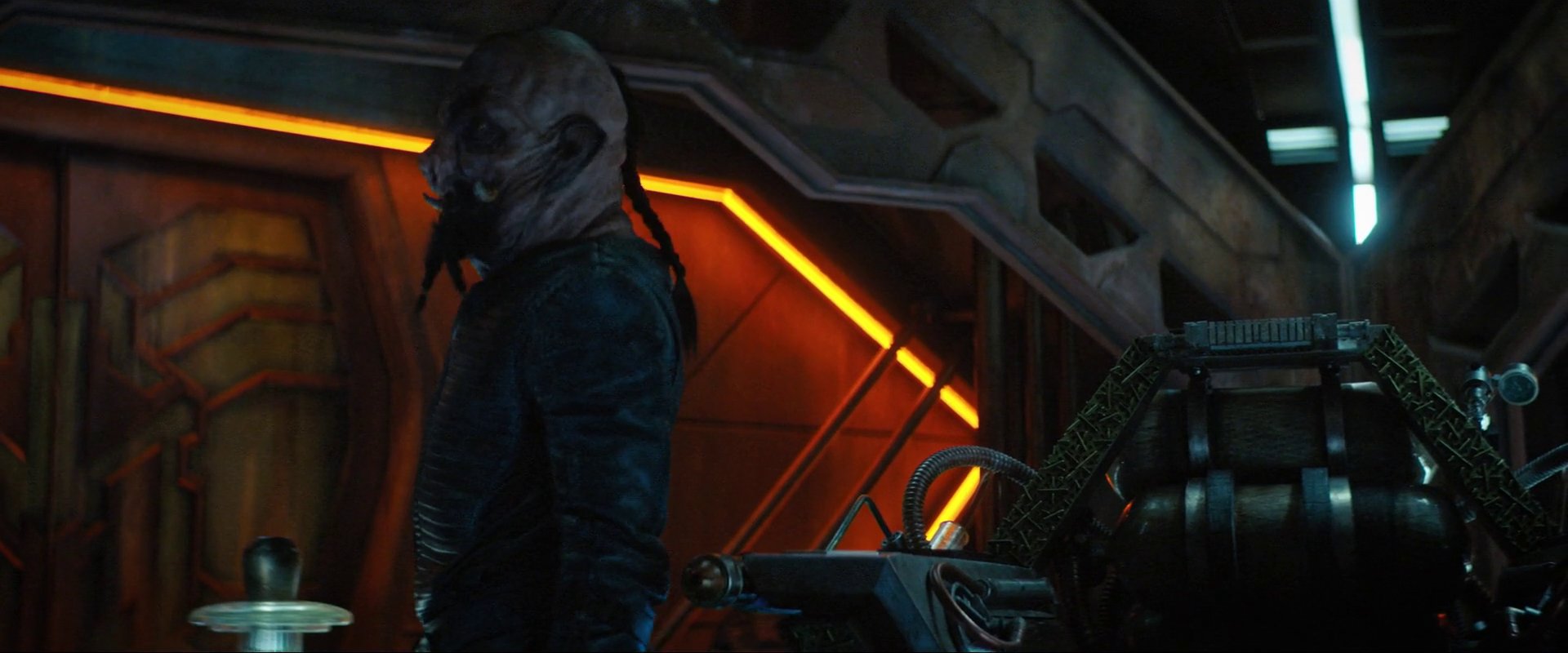 extant_StarTrekDiscovery_ShortTreks_0004_TheEscapeArtist_0300.jpg