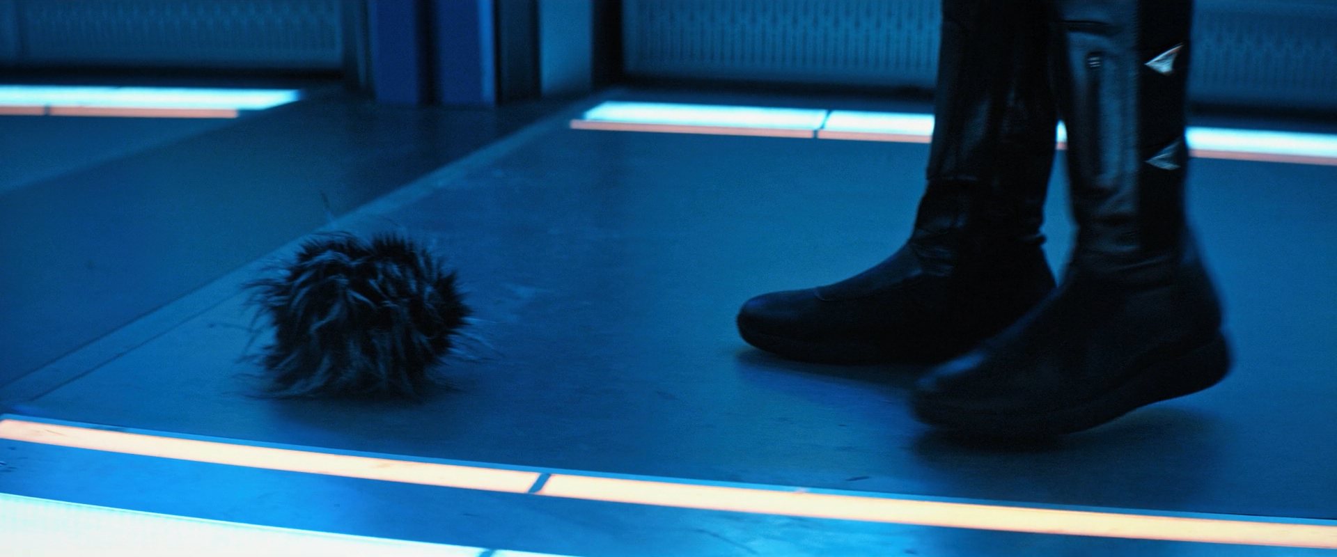 extant_StarTrekDiscovery_ShortTreks0006_TheTroubleWithEdward_00934.jpg