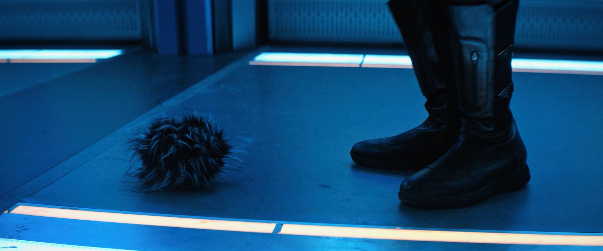 extant_StarTrekDiscovery_ShortTreks0006_TheTroubleWithEdward_00936.jpg