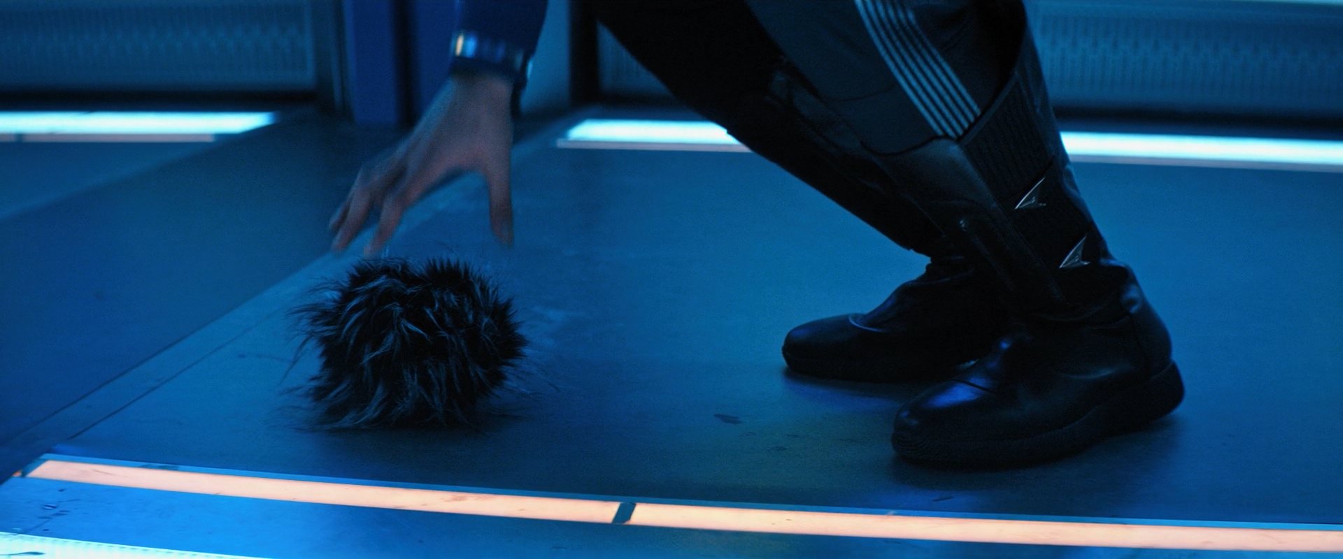 extant_StarTrekDiscovery_ShortTreks0006_TheTroubleWithEdward_00937.jpg