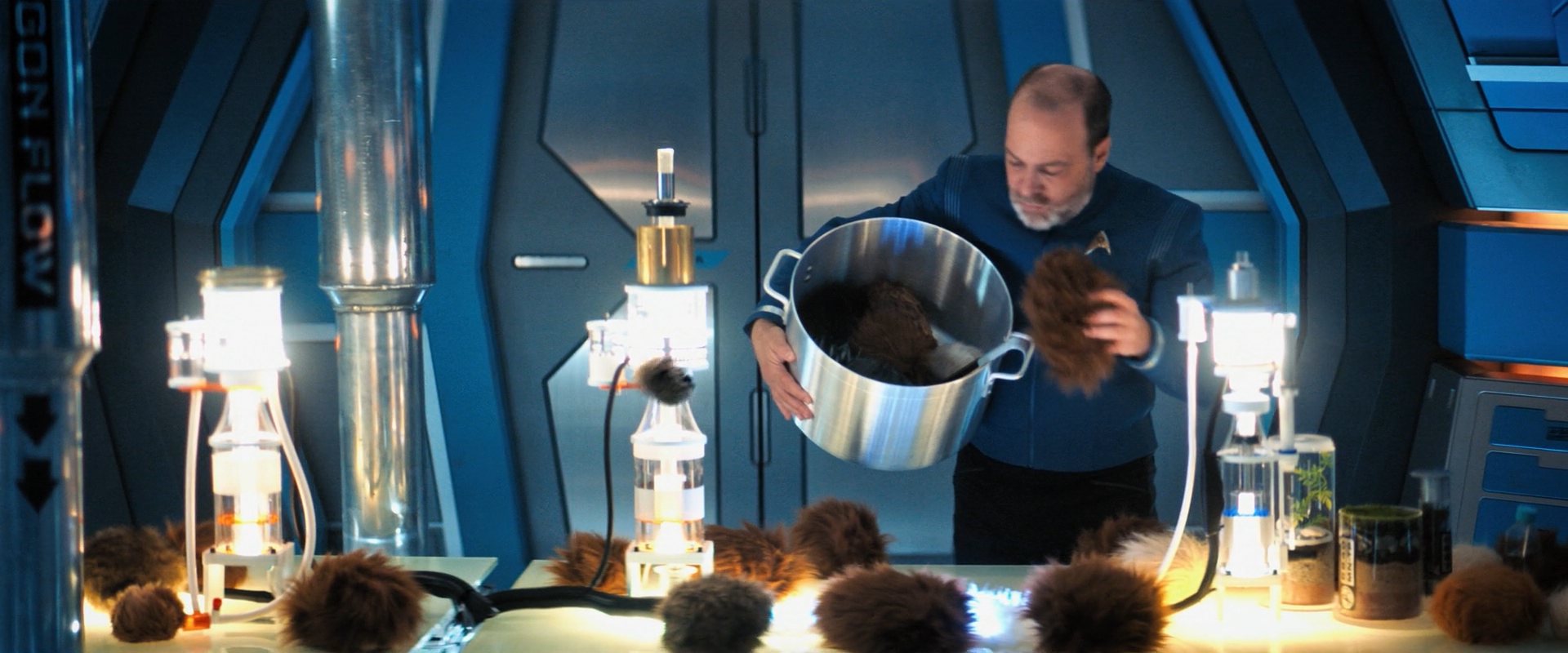 extant_StarTrekDiscovery_ShortTreks0006_TheTroubleWithEdward_00963.jpg