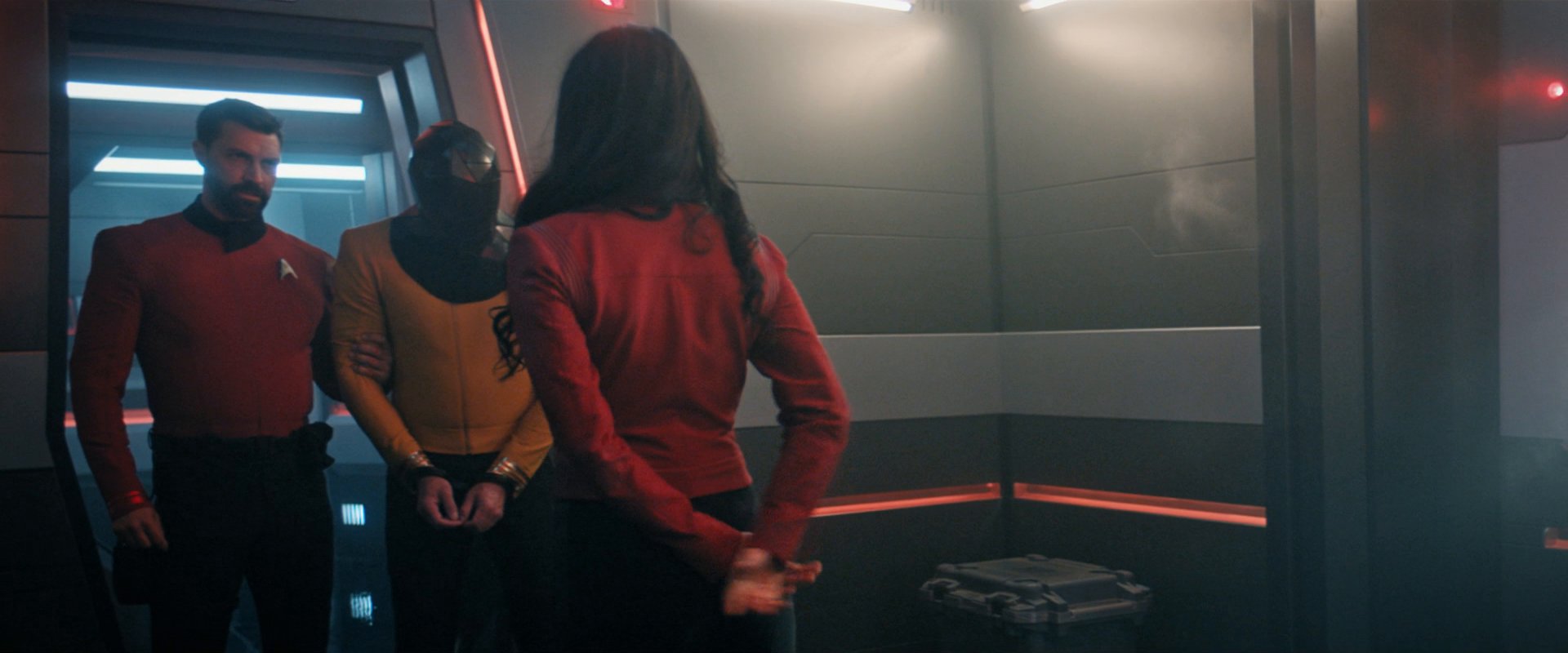 extant_StarTrekDiscovery_0007_AskNot_0133.jpg